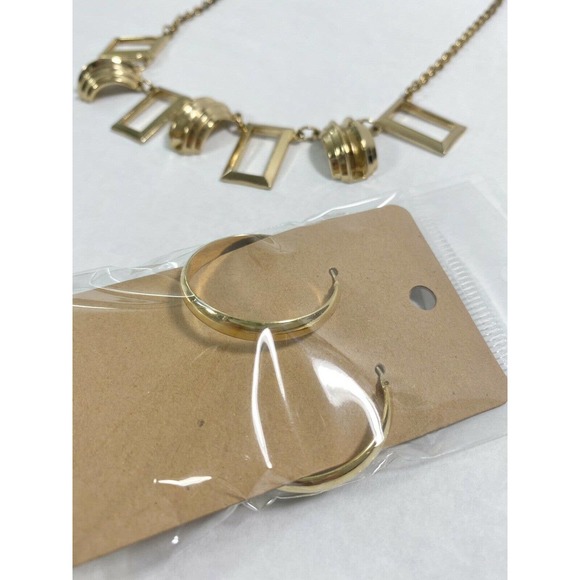 Simple gold Necklace, Bracelet, and Earring SET - Picture 3 of 7